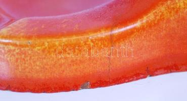 Zsolnay hamutartó tacskóval, jelzés nélkül, alján kisebb csorbával és hajszálrepedéssel, h:15 cm, m:...