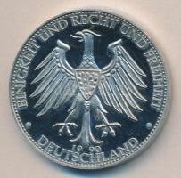 Németország 1990. Német Újraegyesítés 1989. November 9. fém emlékérem (39mm) T:PP
Germany 1990. &quo...