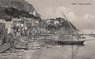 Capri ships