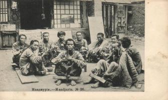 Manchuria / Mandjurie, cangued prisoners