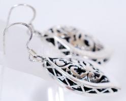 Szecessziós stílusú, áttört ezüst (Ag) fülbevaló pár / 
A pair of pierced silver earrings in art nou...