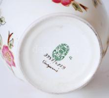 Kézzel festett számozott virágokkal díszített jelzett Zsolnay porcelán váza, a festő "Varjasné....