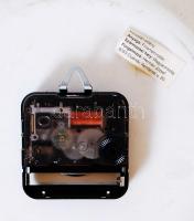 Kézzel festett számozott virágokkal díszített jelzett Zsolnay porcelán falióra, a festő "Mang E...