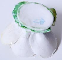 Capodimonte rózsa, kézzel festett, apró lepattanásokkal, jelzett, 6×5 cm