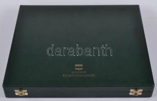 Éremtartó doboz 2x12db érme tárolására alkalmas tálcával használt állapotban