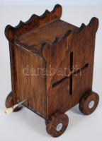 Cca 1970 Sváci eredetű mechanikus kerekes zenegép, működő képes,m: 17 cm, h:12 cm