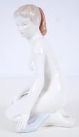 Aquincum, térdelő akt, kézzel festett, jelzett, hibátlan  /Handpainted Aquincum chinaware nude figur...