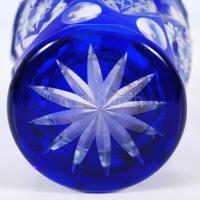 Több rétegű kobalt kék üveg váza, csiszolt, hibátlan, hámozott, m: 16 cm