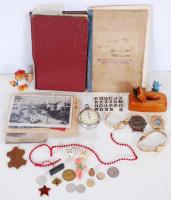 Kis doboz vegyes tétel: órák, képeslapok, emlékkönyv 1937-ből, tanári fizetési könyv 1907-ből, stb.