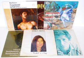 35db komolyzenei bakelit lemez (LP) és 7db könnyűzenei kislemez (SP), valamint 2db könyv: Művészeti ...