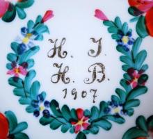 1907 Kézzel festett porcelán emléktányér / 
Hand painted porcelain memory plate, d: 23cm