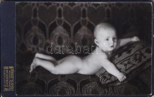 cca 1910 Székely Aladár (1870-1940): Csecsemő keményhátú fotó 11x17 cm