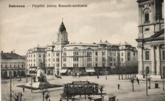 Debrecen Püspöki palota a Kossuth szoborral, Bottó Kornél és Deutsch Albert üzletei, az Első Magyar Biztosító Társaság Főügynöksége, Otthon tejcsarnok, villamos