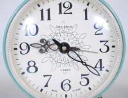 Retró szovjet, kínai, asztali ébresztő órák, működnek, összesen: 3 db / Cca 1980 desktop alarm clock...