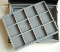 Éremtartó kazetta 1 kivehető tálcával, összesen 24 férőhellyel 50x50mm, újszerű állapotban!