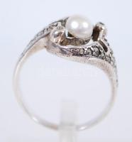 Ezüst (Ag) gyűrű tenyésztett gyönggyel és markazitokkal / 
Silver ring with cultured pearl and marca...