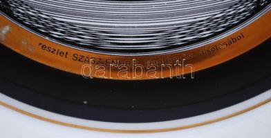 Szász Endre által tervezett Hollóházi porcelán dísztányér, jelzett, hibátlan, kopott több helyen / F...