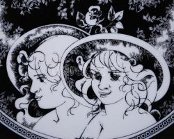 Szász Endre u.: Arcok c. Hollóházi porcelán bonbonnier / 
Faces designed by Endre Szasz Hollohaza ch...