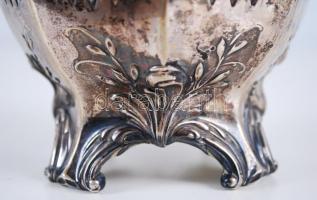 1902-1922 Szecessziós ezüst (Ag) kínáló kosárka 800-as tisztaságú német hold-korona jelzéssel és a M...