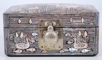 Gyöngyházberakású ékszeresládikó Koreából / 
Jewellery box with nacre inlay from Korea, 13,5x9x6,5cm