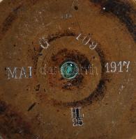 Virágokkal díszített iparművész srapnelváza I. világháborús töltényhüvelyből / 
Shrapnel vase with f...