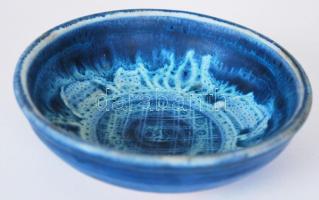 Iparművész kerámiatálka / 
Ceramic plate with individual design, d: 13cm