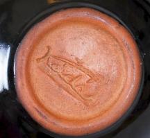 Kádár jelzésű mázas kerámia hamutartó / 
Ceramic ashtray with individual design, d: 12,5cm