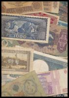 28db vegyes bankjegy, magyar koronák, pengők és külföldi, főleg román papírpénzek
28pcs of different...