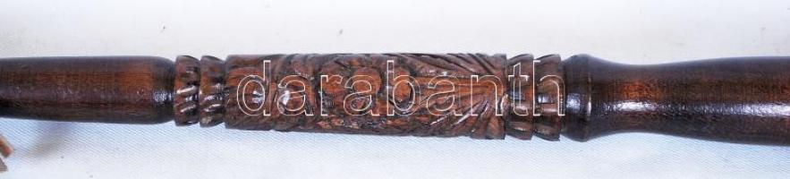Karikás ostor faragott fa nyéllel / 
Whip with carved wooden handle