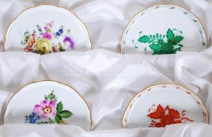 6db kézzel festett aranyozott jelzett Herendi tálka díszdobozban / 
6 hand painted gold plated littl...