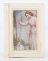 9db szentképes medál imakönyv alakú kis műanyag dobozban /  Pendants with religious pictures