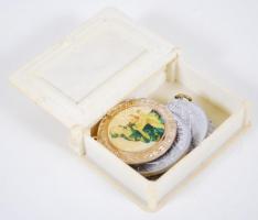 9db szentképes medál imakönyv alakú kis műanyag dobozban / 
Pendants with religious pictures