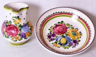 Kézzel festett, jelzett osztrák kerámia mosdótál kancsóval /  Hand painted Austrian ceramic wash bowl and jug, d: 28cm, 19cm