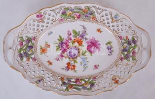 Német áttört kosár, kézzel aranyozott, jelzett, kopott, h:26 cm / German porcelain basket