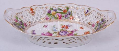 Német áttört kosár, kézzel aranyozott, jelzett, kopott, h:26 cm / German porcelain basket