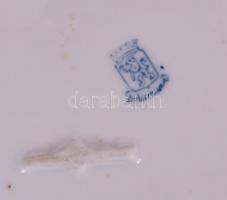 Német áttört kosár, kézzel aranyozott, jelzett, kopott, h:26 cm / German porcelain basket