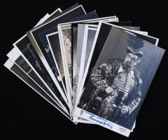 20 db fotó Losonczy György operaénekesről, egyik dedikált