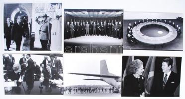cca 1980 10db sajtófotó NATO-találkozókról és egyéb külföldi politikai eseményekről, különböző méretben /  Press photos of NATO meetings and other foreign political events, various sizes