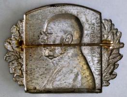 Osztrák-Magyar Monarchia 1915. "Frigyes Főherczeg Tábornagy" ezüstözött tombak sapkajelvén...