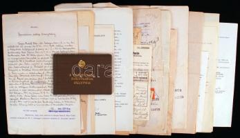 Dr. Varjas Béla irodalomtörténész, OSZK főigazgató-helyettes irathagyatéka: doktori oklevél, iraok Gombócz Zoltán, Sőtér István, Tolnai Gábor, Szabolcs Miklós aláírásával, összesen 45db