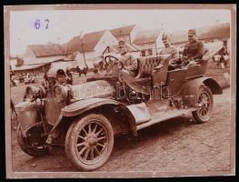1915 Szász Ágost Maroshévízen az ezred gépkocsiján, fotó 9x12 cm