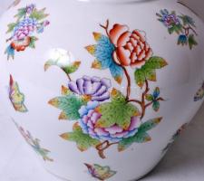 Viktória mintás, kézzel festett nagyméretű Herendi porcelán padlóváza / 
Large handpainted Herend ch...