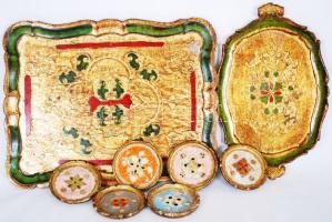 Gazdagon díszített, aranyozott, festett, régi, fa tálkészlet: 2db tálca és 6db tálka /  A set of old painted gold plated wooden plates: 2 trays and 6 saucers, 42x33cm, 35x23cm, d: 10cm