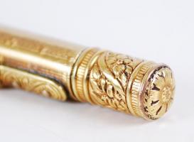 Finoman díszített 18K jelzett arany (Au) töltőceruza / 
18ct hallmarked golden pencil with elegant ...