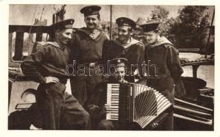 Stalin propaganda, Russian musical mariners