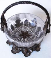 Gazdagon díszített fém kínálókosár, hibátlan üvegbetéttel, jelzett MP1970, m:25 cm, d:20 cm /Metal b...