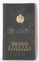 1939 A bevezetendő keményfedeles útlevél 00000 sorszámú mintája, benne a miniszteri tanácsos kézzel ...