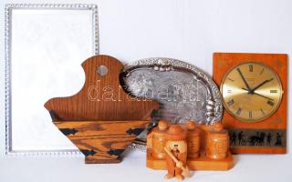 Vegyes bolha tétel: Weimar falióra, fém tálcák, fa tárgyak