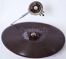 1928 Mikiphone System Vadász zsebgramofon hozzá tartozó tűkkel és 6db amerikai bakelitlemezzel, hibá...