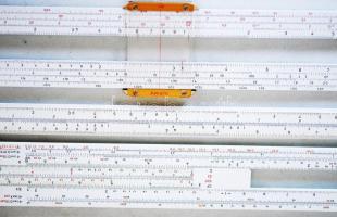 2db logarléc / 
Slide rules